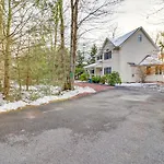 Poconos Farms Escape With Fire Pit And Private Hot Tub