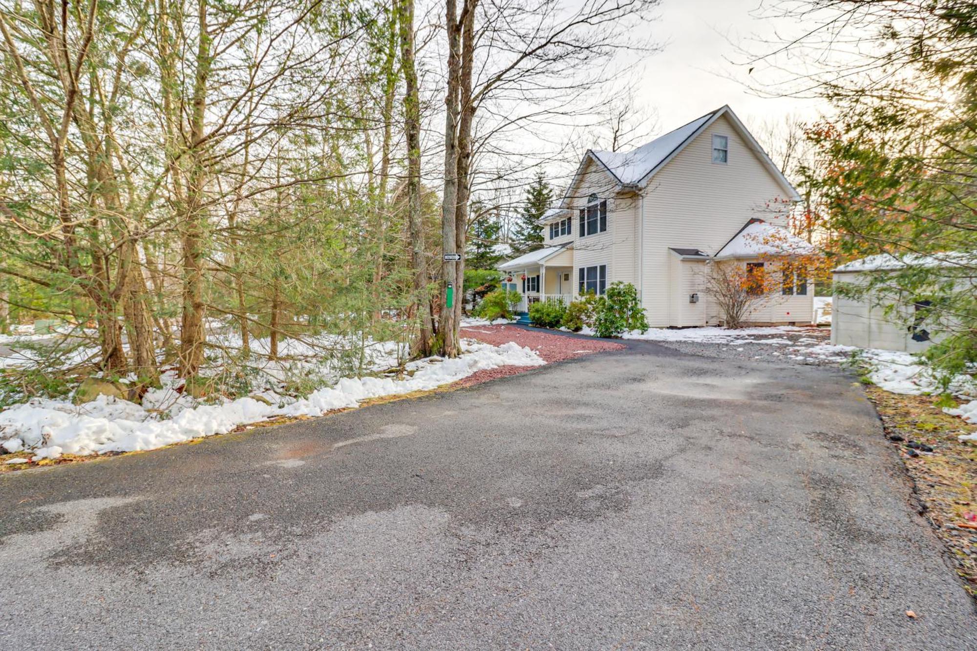 Holiday home Poconos Farms Escape With Fire Pit And Private Hot Tub