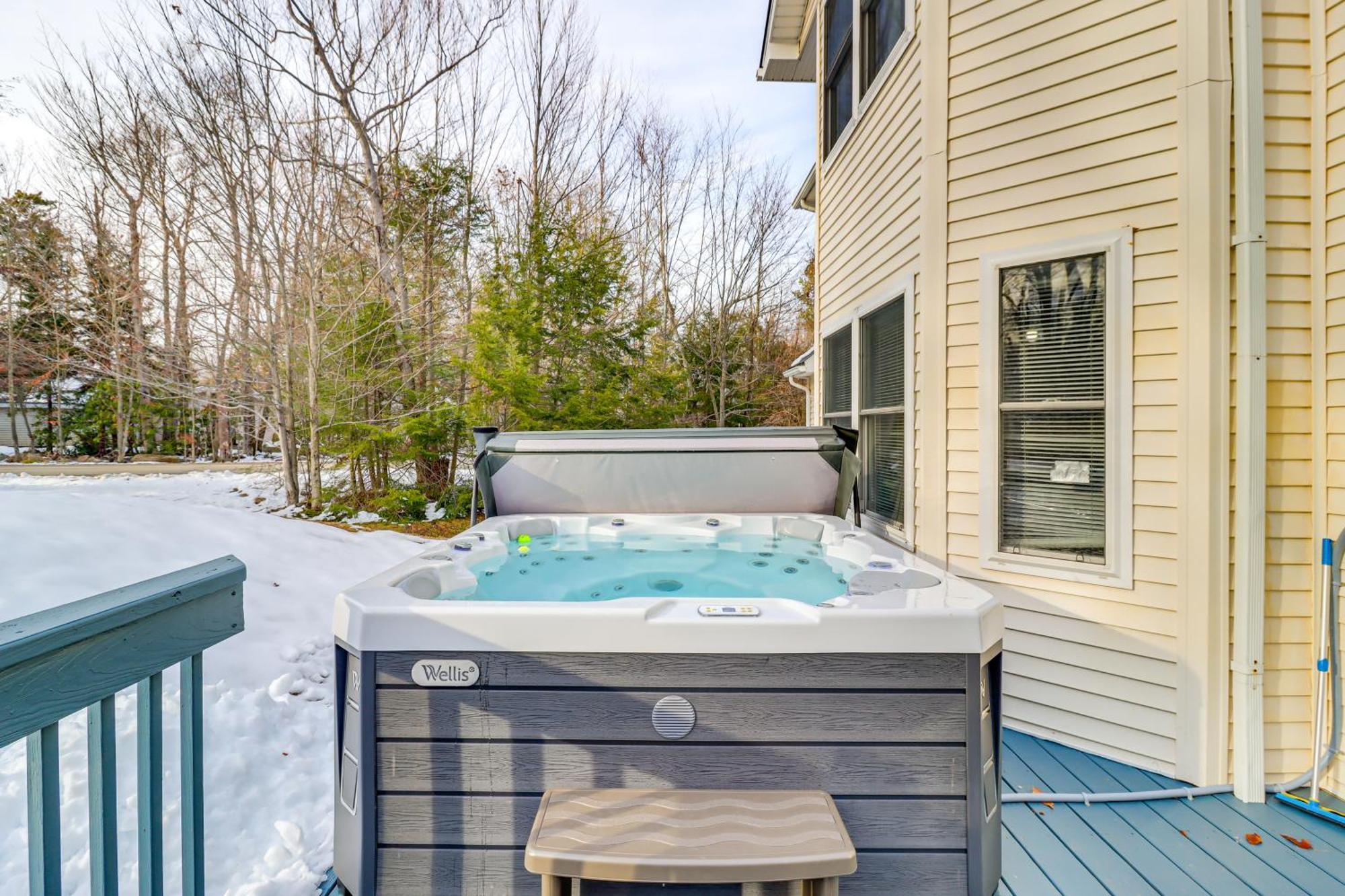 Poconos Farms Escape With Fire Pit And Private Hot Tub Holiday home *