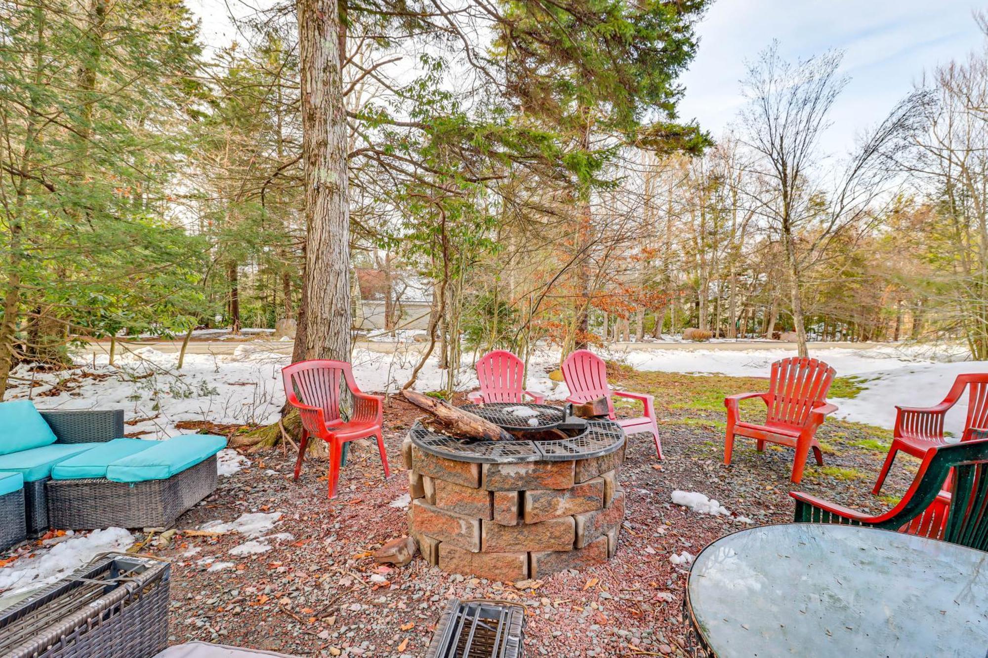 Holiday home Poconos Farms Escape With Fire Pit And Private Hot Tub *