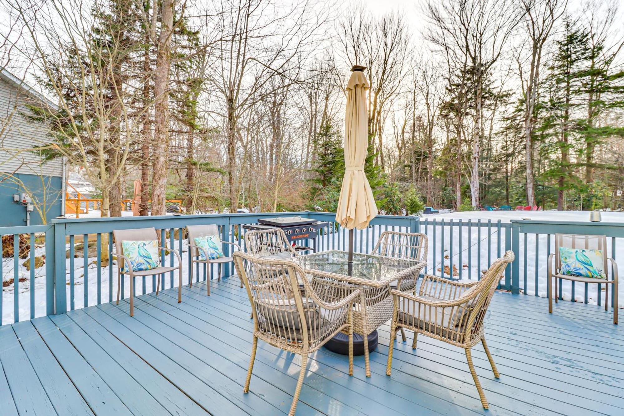 Poconos Farms Escape With Fire Pit And Private Hot Tub Tobyhanna